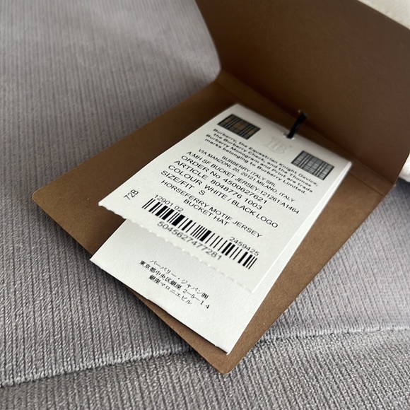 BURBERRY
White Cotton Location Print Bucket Hat 🤩 - Picture 7 of 7